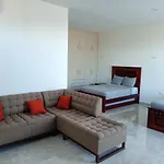 Casa Hector, con Jacuzzi, cerca del Foro GNP.