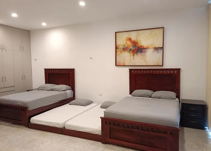 Casa Hector, con Jacuzzi, cerca del Foro GNP.