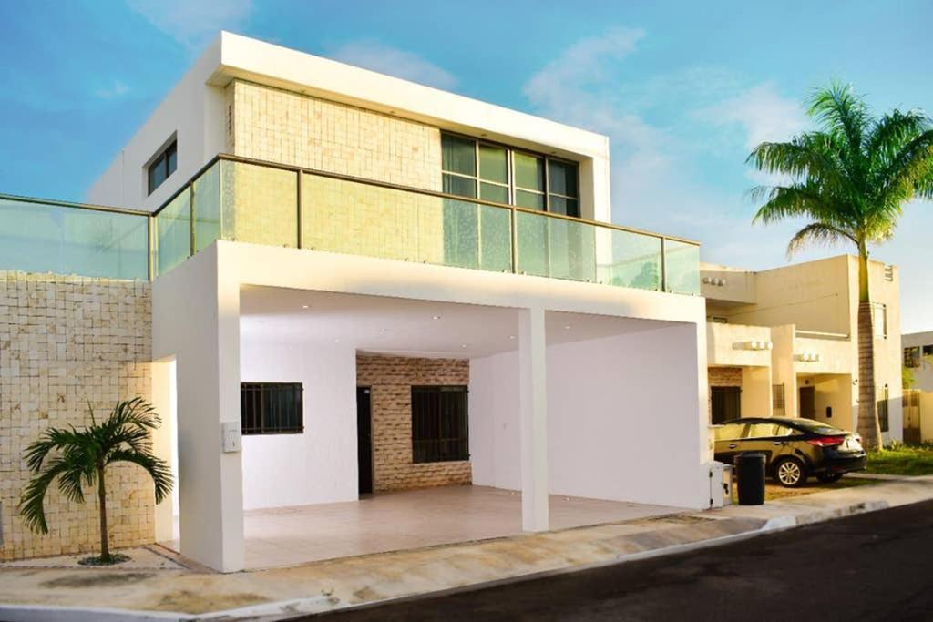 Casa Hector, Con Jacuzzi, Cerca Del Foro Gnp. *