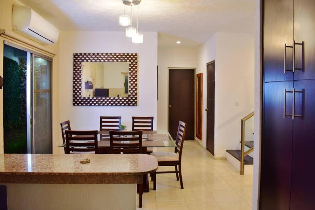 Casa Hector, Con Jacuzzi, Cerca Del Foro Gnp. Сasa de vacaciones Mérida
