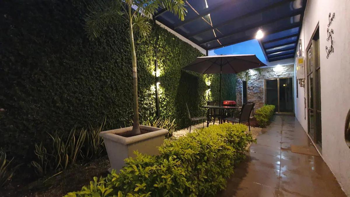 Casa Hector, Con Jacuzzi, Cerca Del Foro Gnp. *