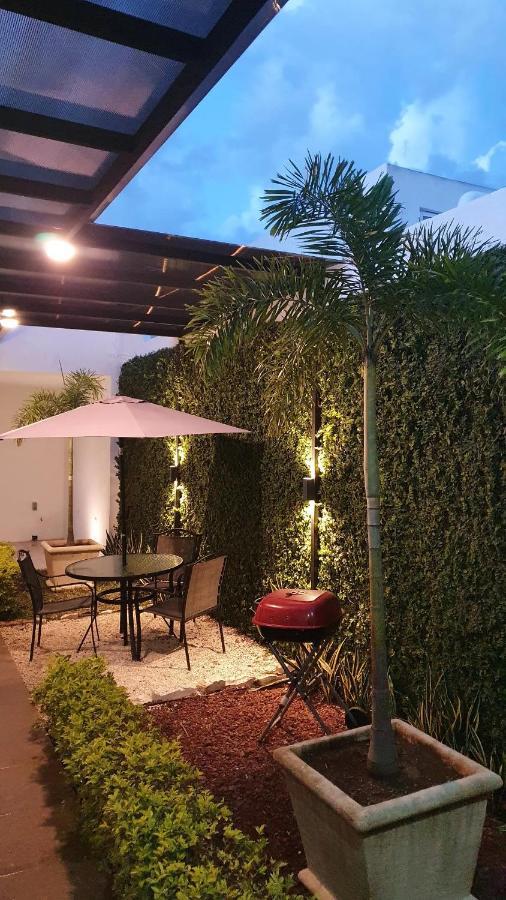 Casa Hector, Con Jacuzzi, Cerca Del Foro Gnp. Сasa de vacaciones *