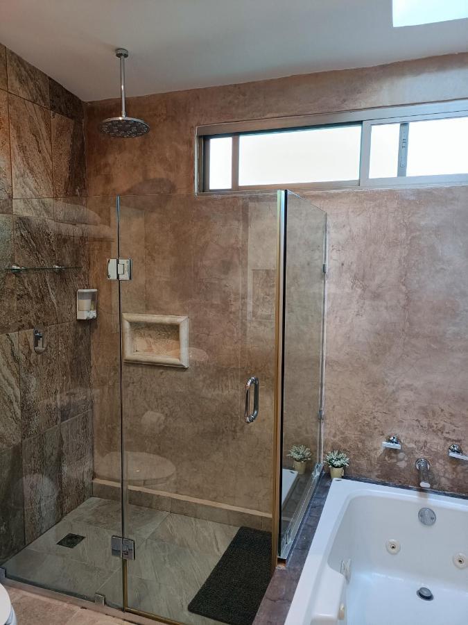 Casa Hector, Con Jacuzzi, Cerca Del Foro Gnp. Сasa de vacaciones