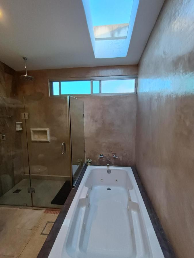 Casa Hector, Con Jacuzzi, Cerca Del Foro Gnp.